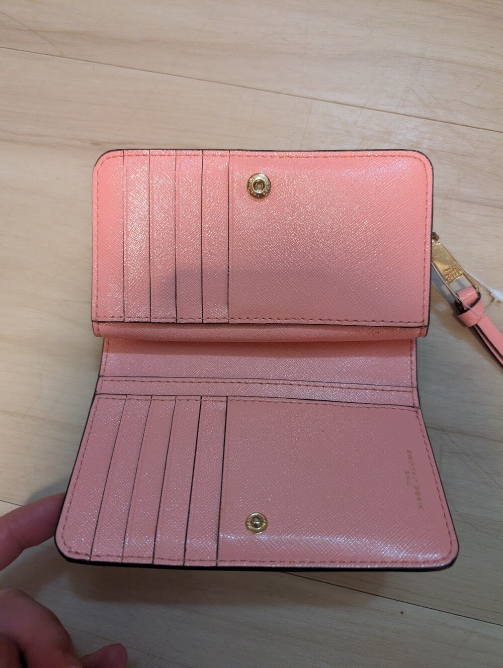The Marc Jacobs Pink Zip-Around Compact Wallet Gold Logo - Picture 3 of 12